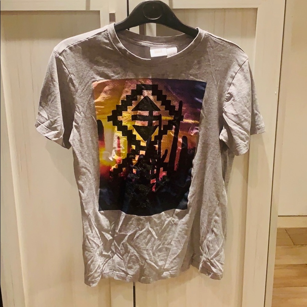 🪭 2/$15~T-shirt good 14 junior - Good